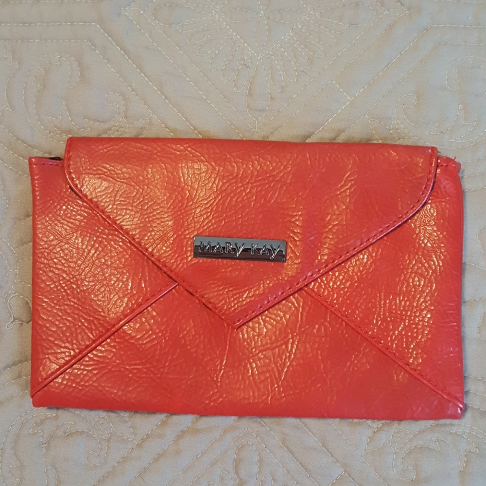 NIP Mary Kay Metro Chic Collection Clutch